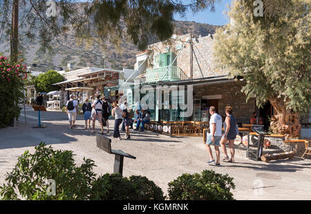 Plaka un resort sul mare vicino a Elounda sul Golfo di Mirabello, Creta settentrionale, Grecia. Ottobre 2017. Foto Stock