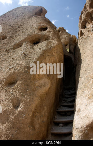 Kandovan, noto anche come kanvan è un villaggio nel distretto centrale di osku county, est Azerbaigian provincia, Iran. questo villaggio esemplifica manmade c Foto Stock