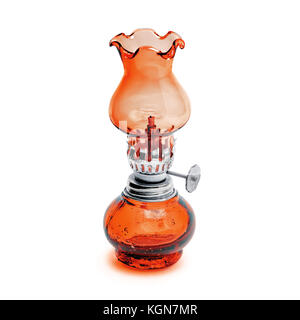 Olio Lampada Lanterna dello stoppino realizzata in vetro rosso e metallo isolato su sfondo bianco Foto Stock