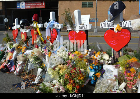 Manhattan, Stati Uniti. 8 novembre 2017. Monumento in crescita vicino alla scena dell'attacco terroristico mortale su una pista ciclabile lungo il lato ovest di Lower Manhattan. Crediti: Christopher Penler/Alamy Live News Foto Stock