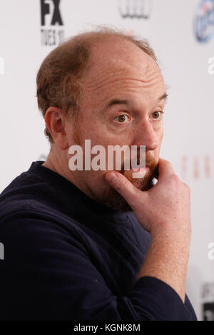 New York, Stati Uniti. 29th Mar 2012. Comedian Louis C.K. partecipa alla proiezione Iniziale di Fargo di FX Networks presso il SVA Theatre il 9 aprile 2014 a New York City. Credit: Erik Pendzich Credit: Erik Pendzich/Alamy Live News Foto Stock