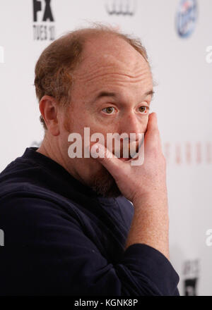 New York, Stati Uniti. 29th Mar 2012. Comedian Louis C.K. partecipa alla proiezione Iniziale di Fargo di FX Networks presso il SVA Theatre il 9 aprile 2014 a New York City. Credit: Erik Pendzich Credit: Erik Pendzich/Alamy Live News Foto Stock