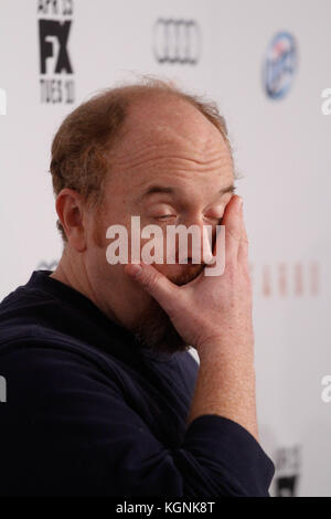 New York, Stati Uniti. 29th Mar 2012. Comedian Louis C.K. partecipa alla proiezione Iniziale di Fargo di FX Networks presso il SVA Theatre il 9 aprile 2014 a New York City. Credit: Erik Pendzich Credit: Erik Pendzich/Alamy Live News Foto Stock