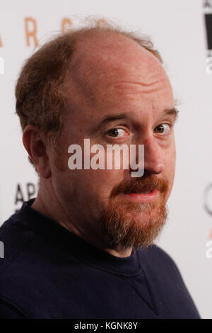 New York, Stati Uniti. 29th Mar 2012. Comedian Louis C.K. partecipa alla proiezione Iniziale di Fargo di FX Networks presso il SVA Theatre il 9 aprile 2014 a New York City. Credit: Erik Pendzich Credit: Erik Pendzich/Alamy Live News Foto Stock