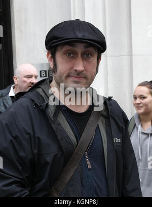 Londra, Regno Unito. Decimo nov, 2017. ross noble comico visto alla BBC radio due studios di Londra credito: wfpa/alamy live news Foto Stock