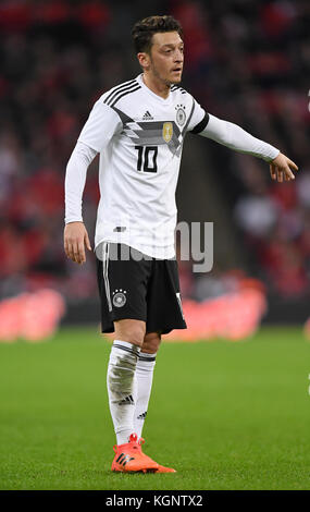 Einzelaktion/Freisteller Mesut Oezil (Germania). GES/ Fussball/ Freundschaftsspiel: Inghilterra - Germania, 10.11.2017 calcio/calcio: Amichevole partita: Inghilterra vs Germania, Londra, 10 novembre 2017 |uso in tutto il mondo Foto Stock