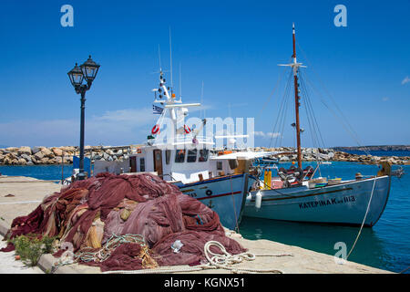 Barche da pesca al porto di Naoussa, isola di Paros, Cicladi, Egeo, Grecia Foto Stock