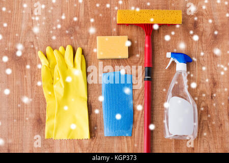 Ventosa con finestra roba di pulizia su legno Foto Stock