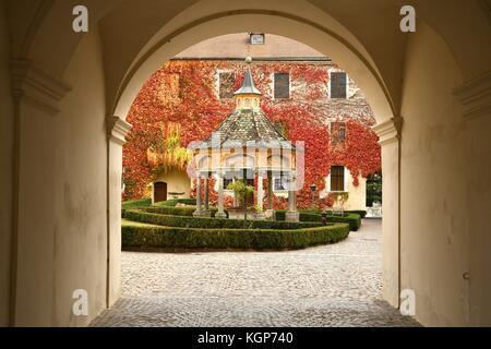 Varna (BZ) ita 2 novembre 2017: Abbazia di Novacella, Alto Adige, Bressanone, Italia i Canonici Regolari Agostiniani monastero di Neustift. Foto Stock