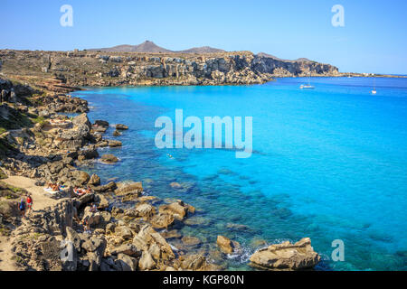 Veduta di Cala Rossa sull'isola di Favignana (Trapani, Italia) Foto Stock