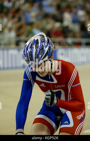 Victoria Pendleton di Gran Bretagna celebra la sua vittoria delle donne del sprint di UCI via del Campionato del Mondo di Ciclismo a Carson, California, il 26 marzo 2005. Foto di Francesco Specker Foto Stock