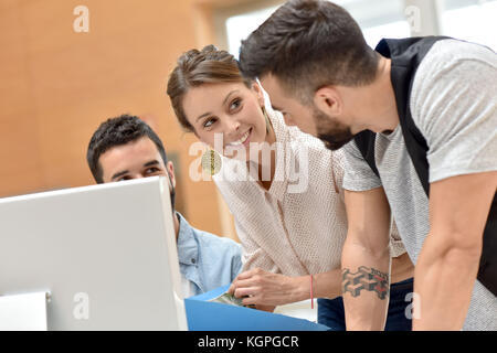 Team di architetti che lavorano sul desktop Foto Stock