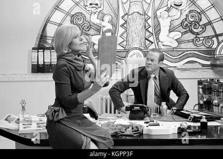 Lo specchio Crack'd (1980) Tony Curtis data: 1980 Foto Stock