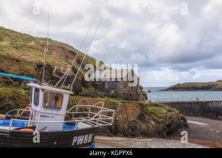 Mullion Cove, penisola di Lizard, Cornwall, Regno Unito Foto Stock