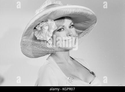 Lo specchio Crack'd (1980) , Kim Novak data: 1980 Foto Stock