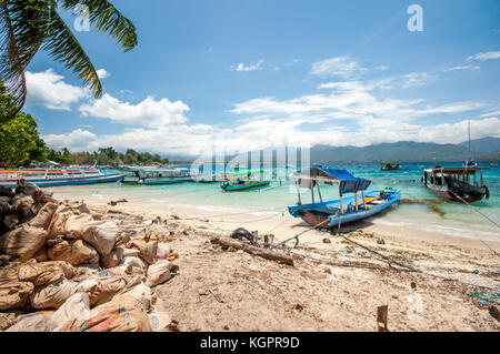 Gili Air Harbour, Indonesiani tradizionali barche ormeggiate fino, isole Gili, Indonesia, Asia sud-orientale, Asia Foto Stock