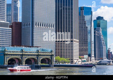 Stati Uniti New York new york staten island ferry terminal dall'East River new york city stato di New York Stati Uniti d'America Foto Stock