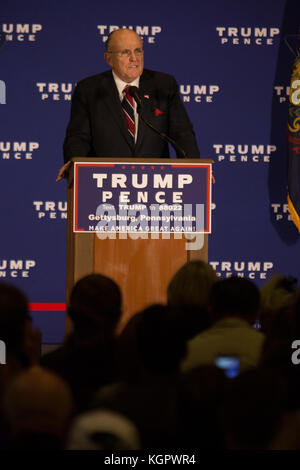 Gettysburg, PA, Stati Uniti d'America - 22 ottobre 2016: SINDACO Rudy Giuliani parlando a un evento per il candidato presidenziale Donald Trump. Foto Stock