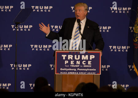 Gettysburg, PA, Stati Uniti d'America - 22 ottobre 2016: il candidato presidenziale Donald Trump porta la sua battaglia di campagna in direzione di Gettysburg annunciando " primi cento giorni' ag Foto Stock