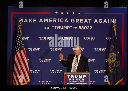 Gettysburg, PA, Stati Uniti d'America - 22 ottobre 2016: il candidato presidenziale Donald Trump annuncia i suoi piani per i primi cento giorni della sua amministrazione. Foto Stock