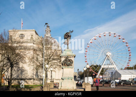 Giant,ferris,ruota,Winter Wonderland,a,anteriore,d,Municipio,Cardiff,capitale,Caerdydd,South Glamorgan,Galles,Welsh,UK,U.K.,l'Europa, Foto Stock