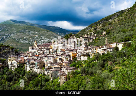 L'Europa. La Francia. Alpes Maritimes. Il villaggio di Saorge nel Mercantour. Foto Stock