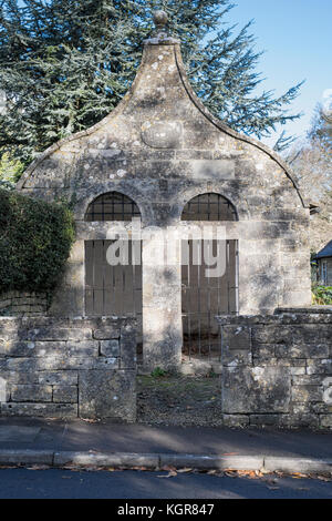 Il vecchio villaggio di lock up a Bisley, Cotswolds, Gloucestershire, Inghilterra Foto Stock