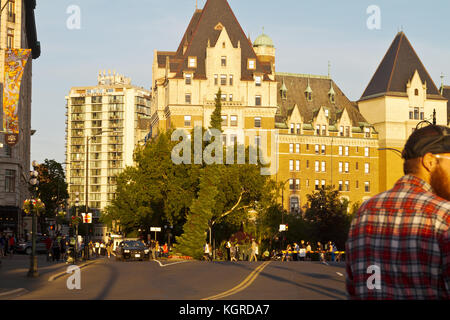 Empress Hotel in Victoria, British Columbia, Canada bagnata nel tardo pomeriggio la luce. Foto Stock