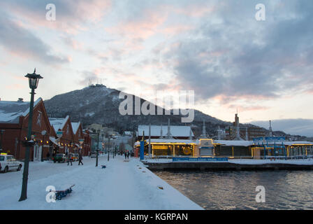 Tramonto a waterfront warehouse district, hakodate, Hokkaido, Giappone Foto Stock