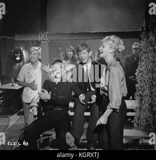 Vacanze estate (1963) , Cliff Richard , Jeremy Bulloch Foto Stock