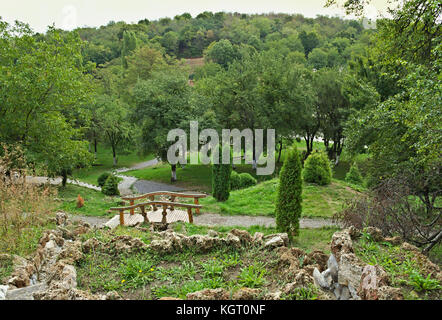 Vista sul monastero di remeta grande giardino da hill Foto Stock