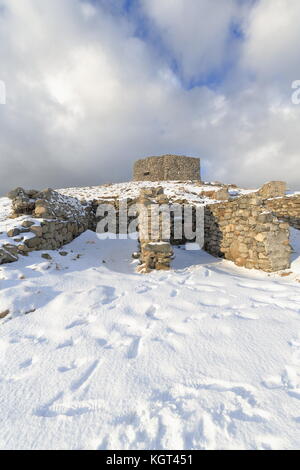 Luftwaffe rovine radar da w.w.ii in borga-kvalhausen costruito dai tedeschi nel 1944 per guardare i convogli di murmansk-ora il posto è una meta turistica molto Foto Stock