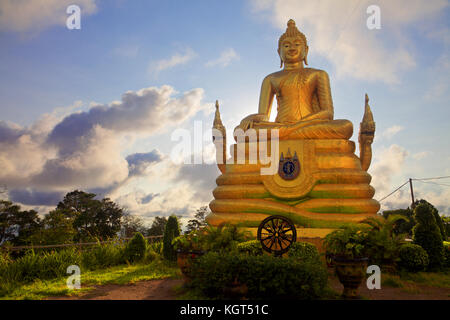 Una statua di Buddha in Phuket, Tailandia Foto Stock