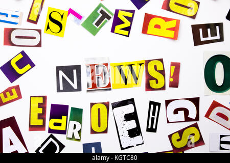 Una parola di scrittura di testo che mostra il concetto di notizie di diversi magazine giornali lettera per il business case sullo sfondo bianco con spazio Foto Stock