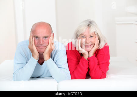 Ritratto di felice coppia senior Foto Stock