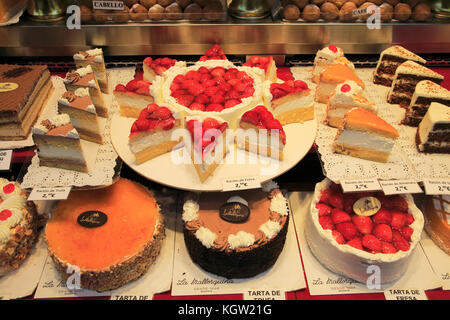 Torte window display baker pasticceria, La Mallorquina, Calle Mayor, Madrid, Spagna Foto Stock