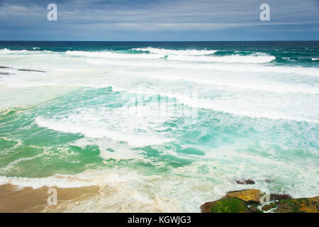 Pericolose condizioni di surf a Tamarama Beach a Sydney, NSW, Australia Foto Stock