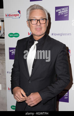 Celebrità in arrivo per lo Specsavers' Specsavers' Specsle Wearer of the Year 2017 con: Martin Kemp Where: London, United Kingdom When: 10 ottobre 2017 Credit: Phil Lewis/WENN.com Foto Stock