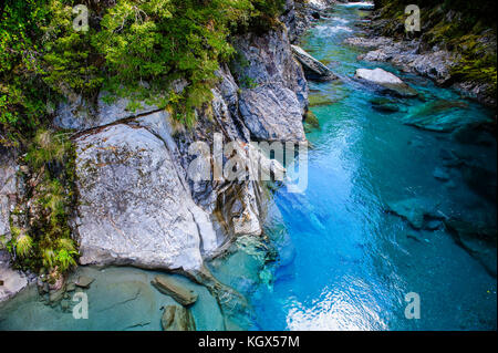 Il fantastico blu piscine, haast pass, Isola del Sud, Nuova Zelanda Foto Stock