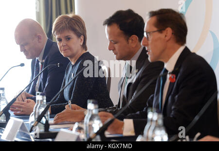 (Da sinistra a destra) il primo ministro Guernsey Government Gavin St Pier, il primo ministro Nicola Sturgeon, Taoiseach Leo Varadkar e il primo ministro di Jersey Ian Gorst durante una riunione del British Irish Council all'Hotel l'Horizon a Jersey. Foto Stock