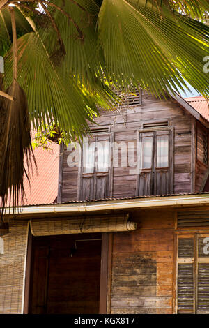 La Seychelles, La Digue, La Passe, abbaino della vecchia casa in legno Foto Stock
