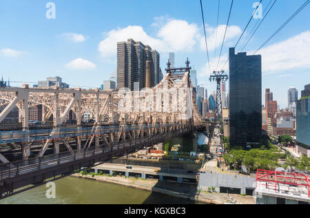 Stati Uniti New York New York ed koch Ponte Queensborough su Roosevelt Island e la East River regine di collegamento con la Manhattan New York Stati Uniti d'America Foto Stock