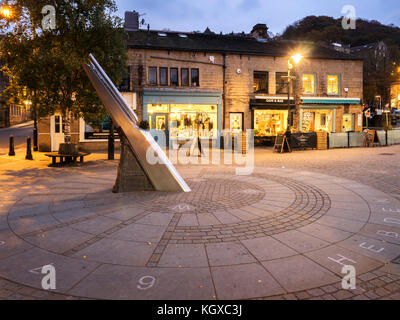 St Georges Square al crepuscolo Hebden Bridge West Yorkshire Inghilterra Foto Stock