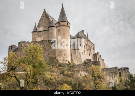 Bella vista del castello di Vianden in Lussemburgo Foto Stock