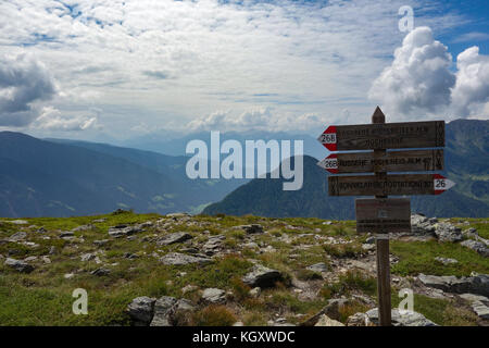 Signport nelle alpi italiane Foto Stock