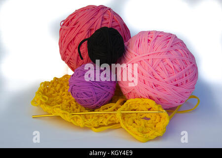 Colorate crochet riciclata sfere Foto Stock