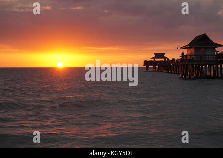 tramonto di Napoli Foto Stock