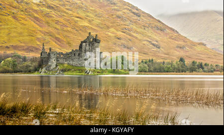 Kilchurn Castle in Scozia in autunno Foto Stock