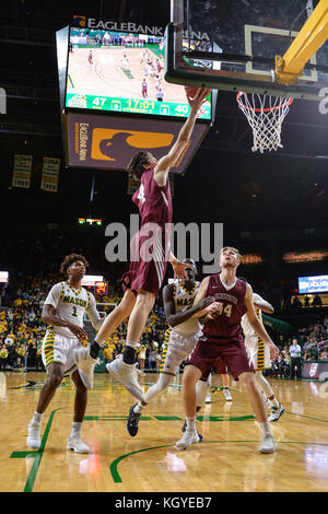 Novembre 10, 2017 - ERIC STAFFORD (4) spara un lay up durante il gioco presso EagleBank Arena di Fairfax, Virginia. Credito: Amy Sanderson/ZUMA filo/Alamy Live News Foto Stock