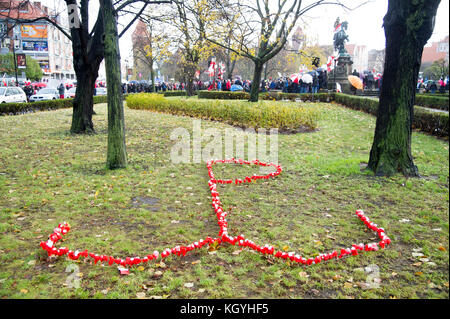 Gdansk, Polonia. Xi Nov, 2017. Simbolo di ancoraggio (Polska Walczaca) durante l indipendenza nazionale Parade durante il polacco giorno dell indipendenza nazionale a Danzica, Polonia. Xi Nov, 2017.. Credito: Wojciech Stróżyk/Alamy Live News Foto Stock